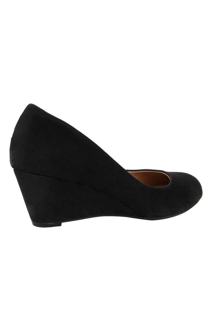 Trip Black Wedges