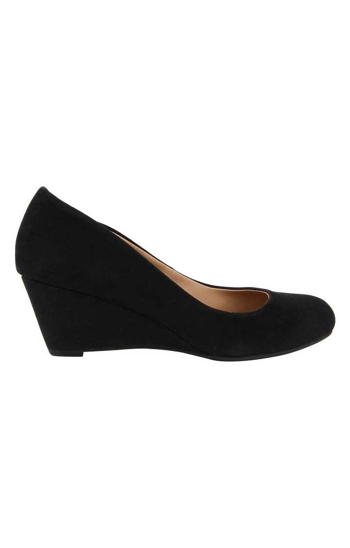 Trip Black Wedges