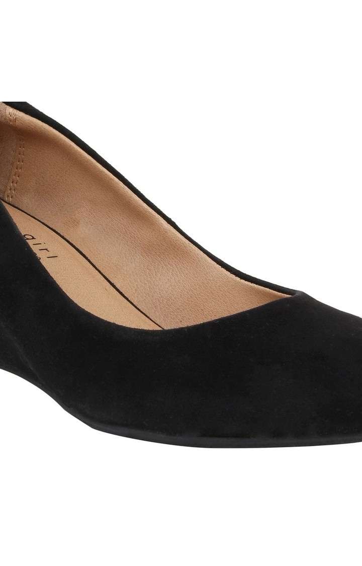 Trip Black Wedges