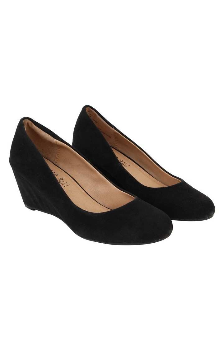 Trip Black Wedges