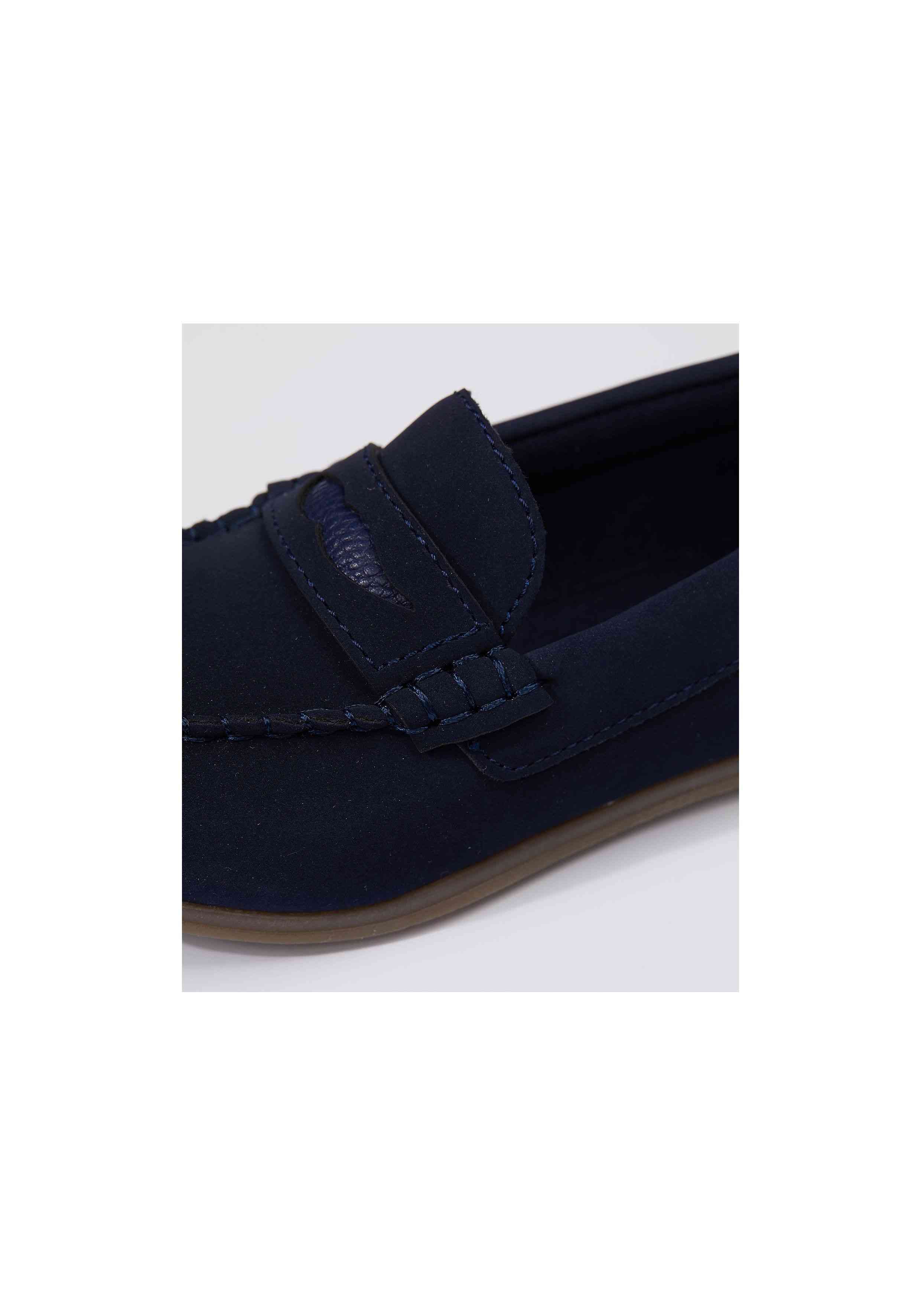https://cdn.fynd.com/v2/falling-surf-7c8bb8/fyprod/wrkr/products/pictures/item/free/original/000000410150885001/lT-Bj3oS2b-VD886-3.jpg