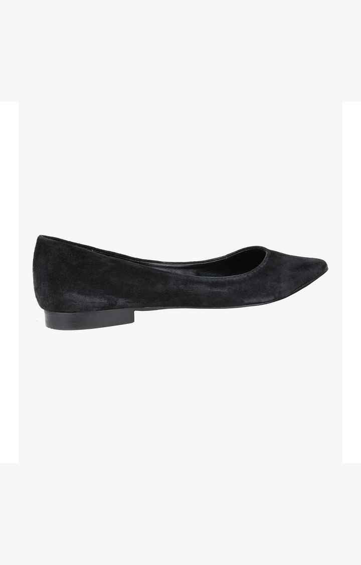 Otisly Black Closed Flats & Ballerinas