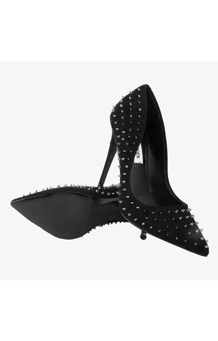 Daisie-S Black Pumps