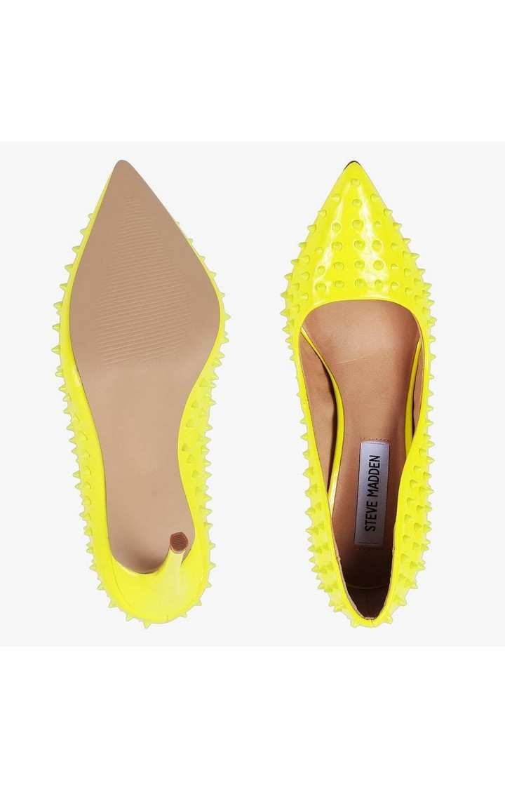 Daisie-S Yellow Pumps