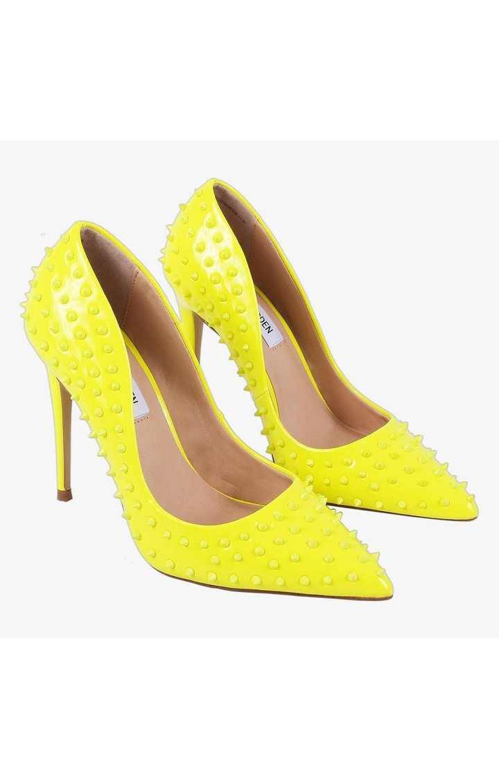 Daisie-S Yellow Pumps