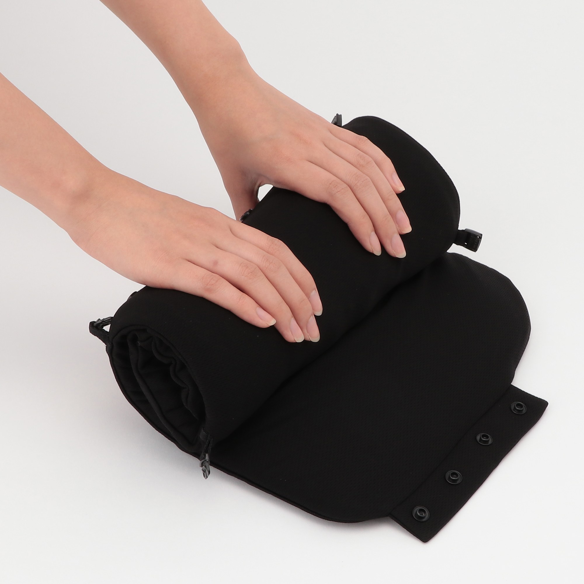 ROLL-UP NECK PILLOW