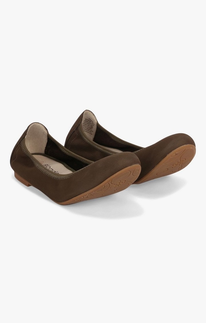 Becca Grey Closed Flats & Ballerinas