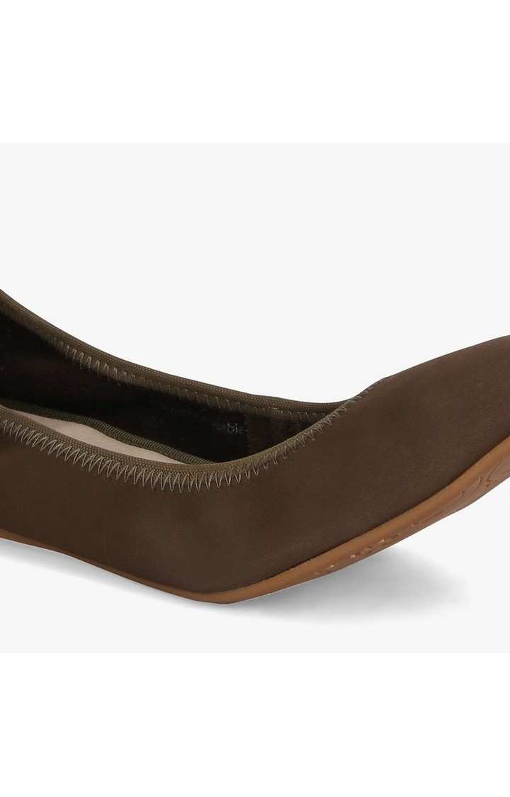 Becca Grey Closed Flats & Ballerinas