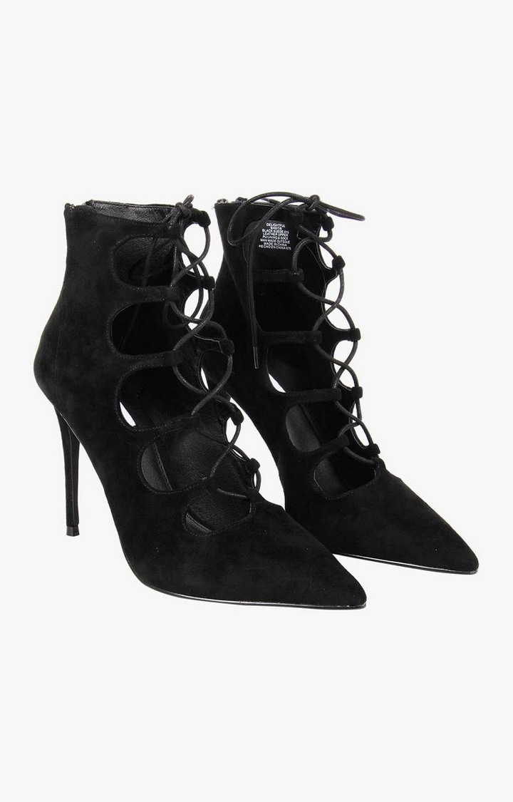 Delightful Black Pumps