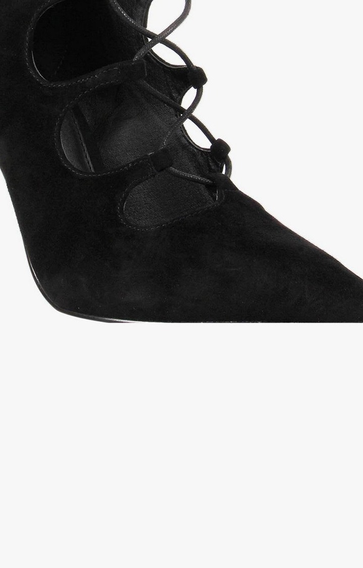 Delightful Black Pumps