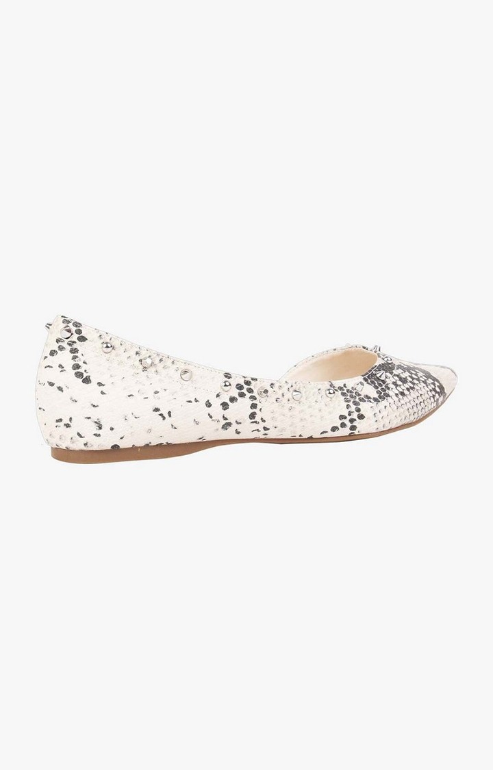 Ester Natural Closed Flats & Ballerinas