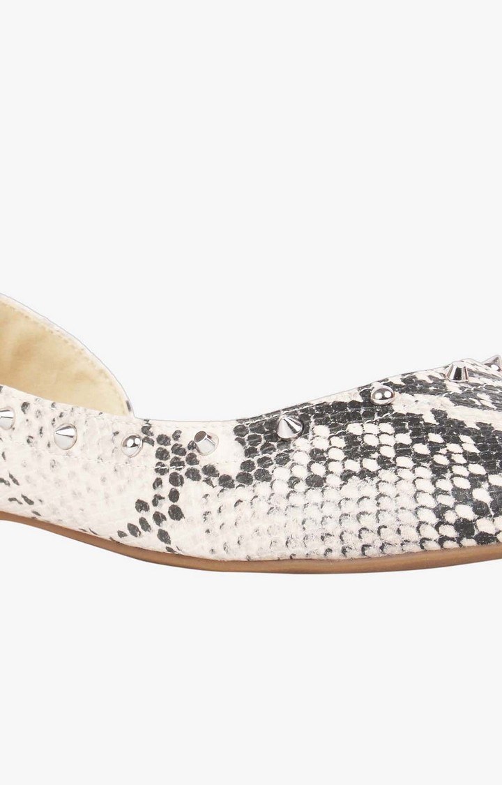 Ester Natural Closed Flats & Ballerinas