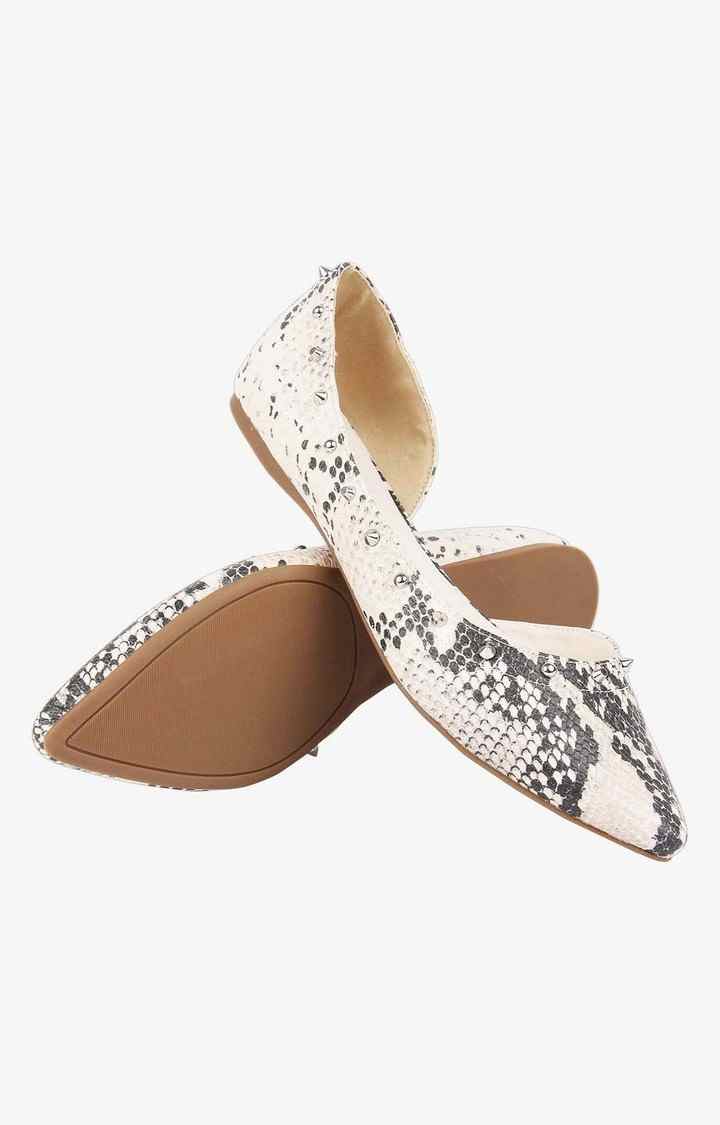 Ester Natural Closed Flats & Ballerinas