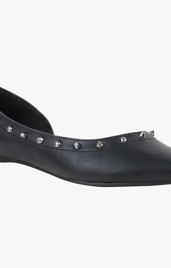 Ester Black Closed Flats & Ballerinas