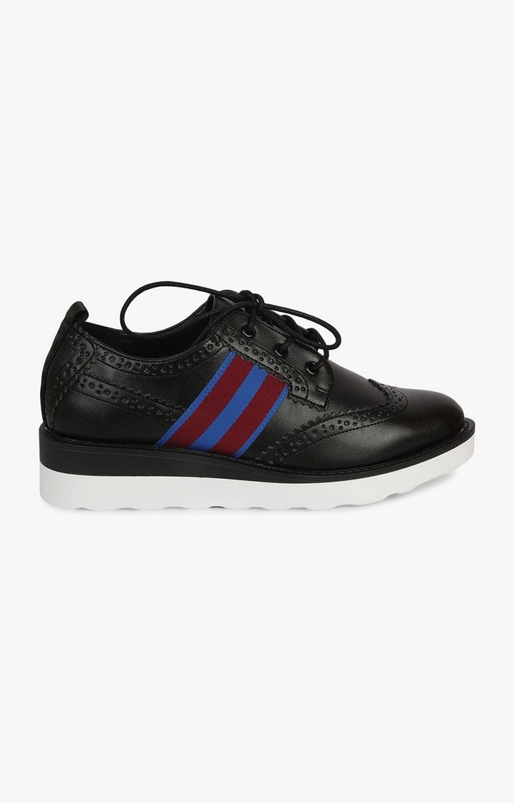 Standard Black Sneakers
