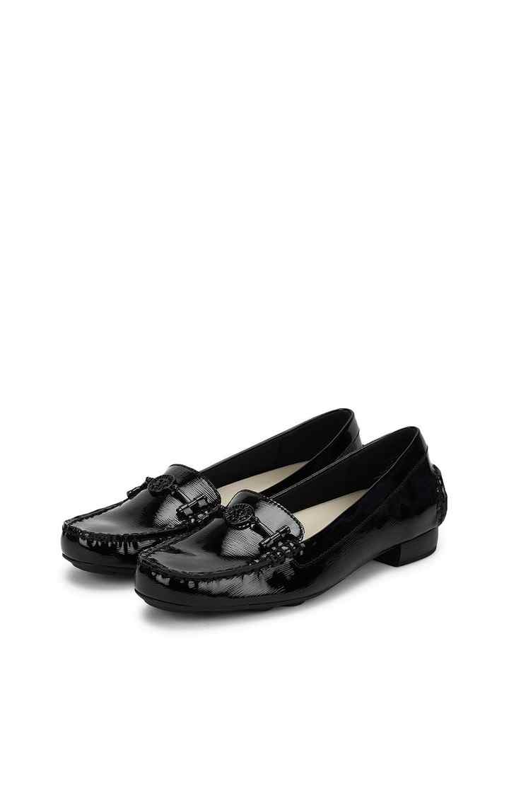 Hulia Black Closed Flats & Ballerinas