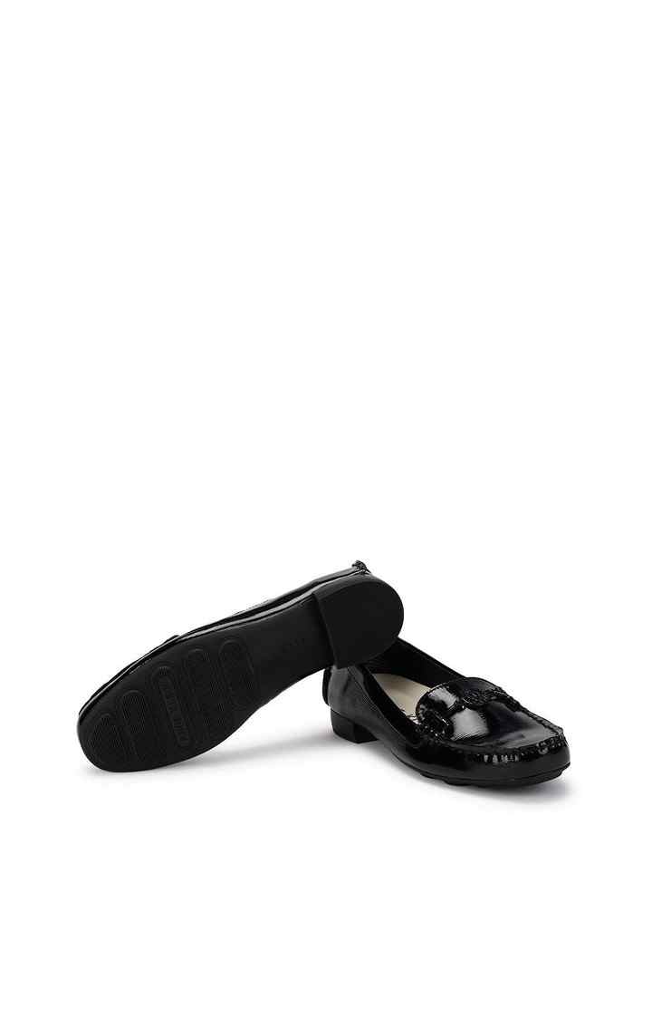 Hulia Black Closed Flats & Ballerinas