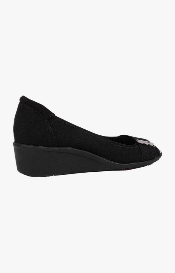 Jinnett Black Wedges