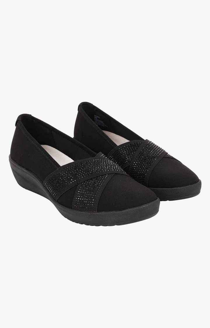 Yadra Black Closed Flats & Ballerinas