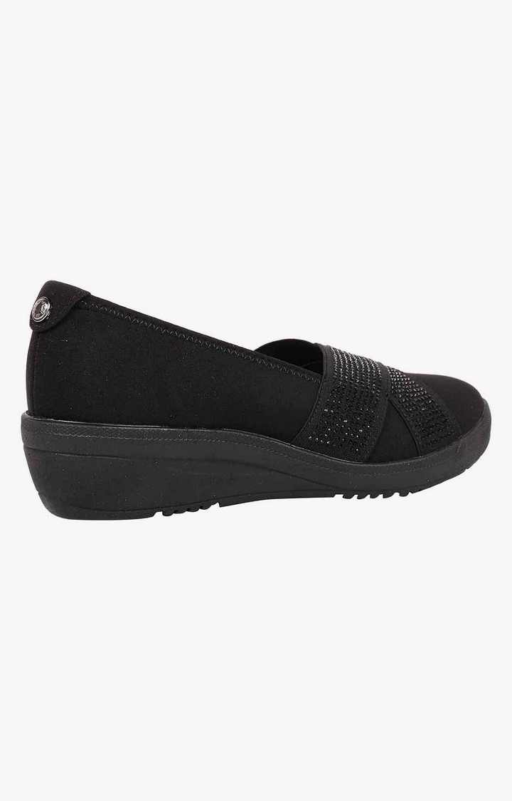 Yadra Black Closed Flats & Ballerinas
