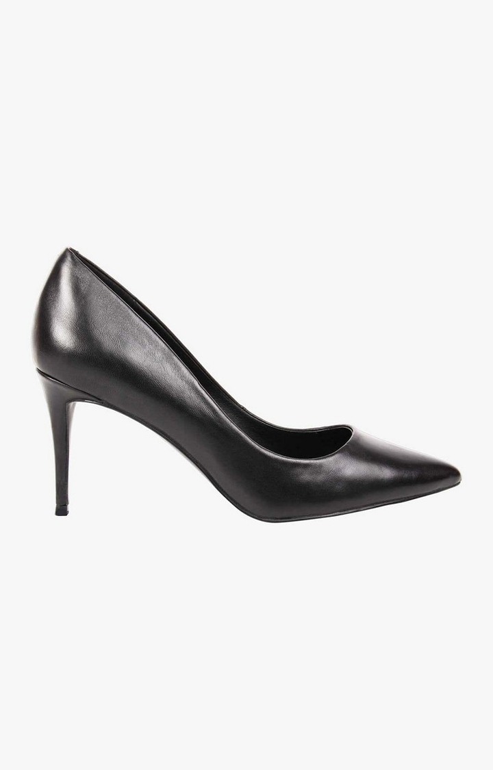 Lillie Black Pumps