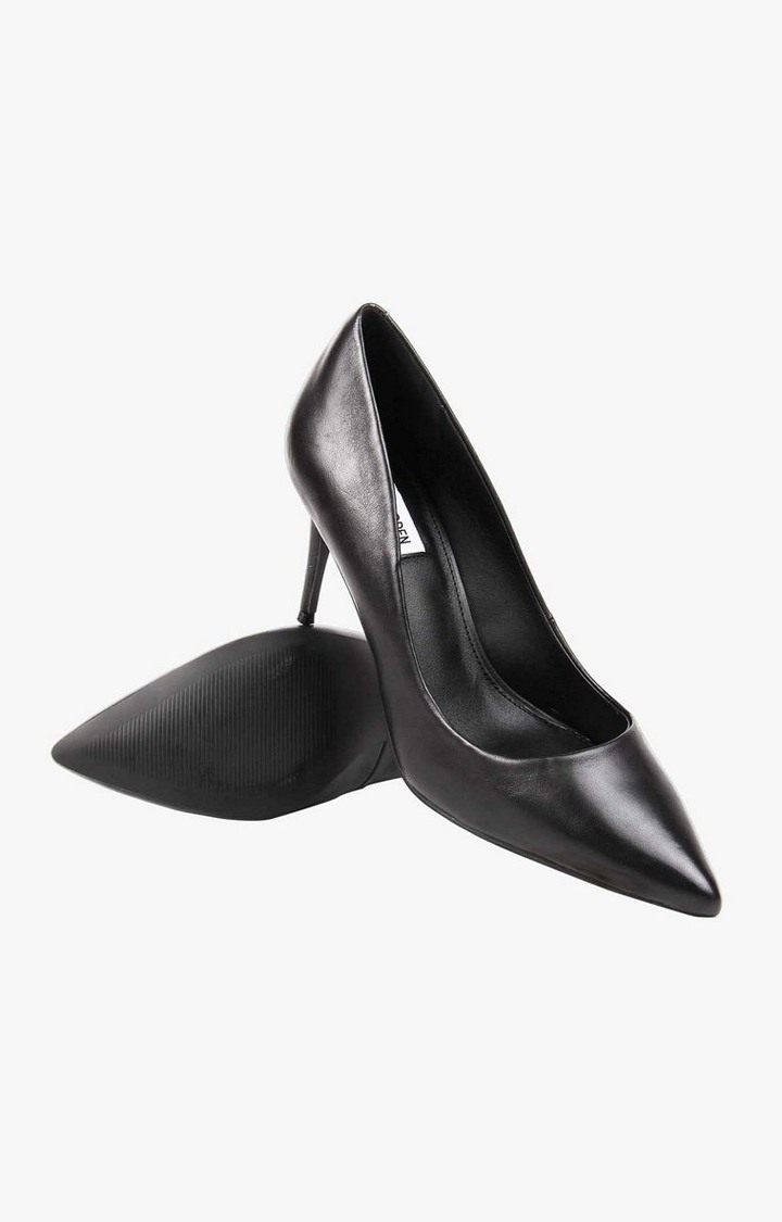 Lillie Black Pumps
