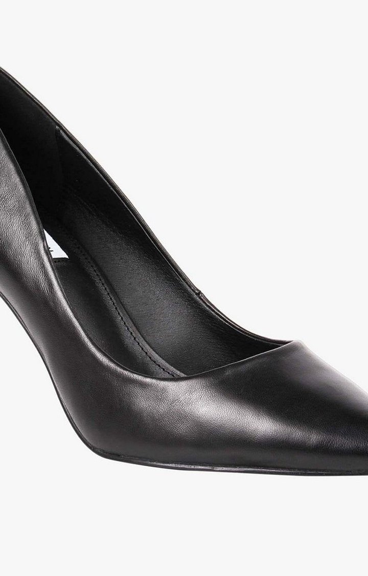 Lillie Black Pumps