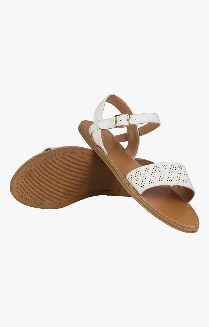 Kellyy White Flats