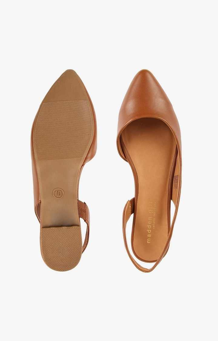 Kalii Brown Closed Flats & Ballerinas
