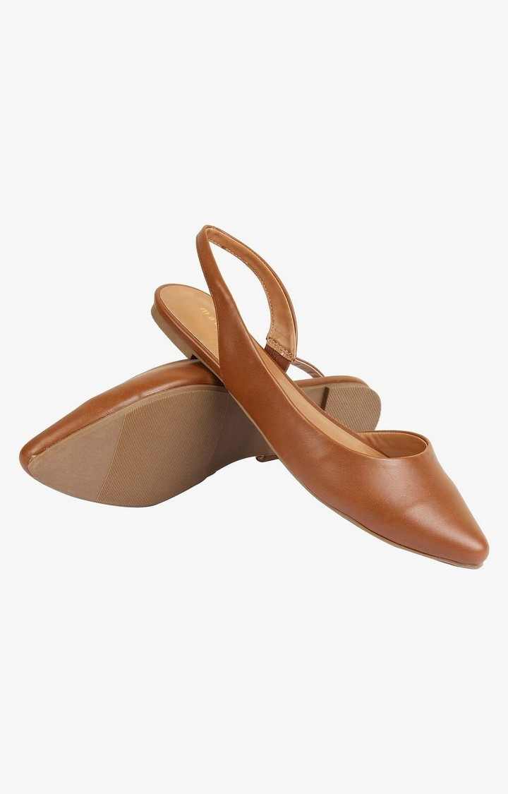 Kalii Brown Closed Flats & Ballerinas