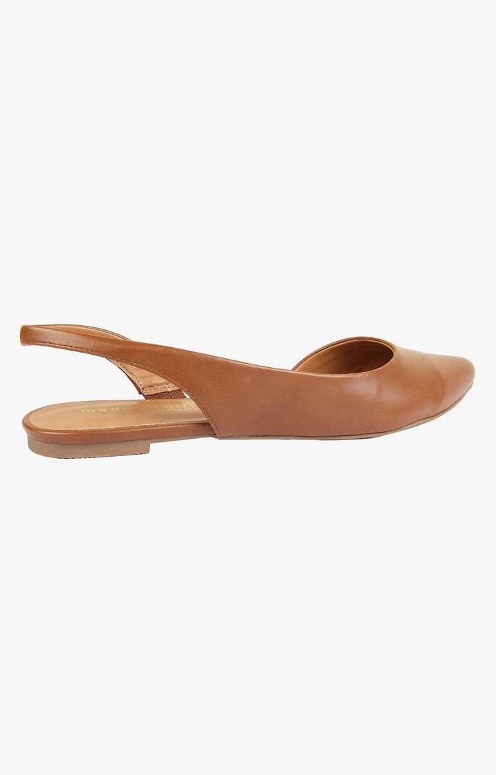 Kalii Brown Closed Flats & Ballerinas