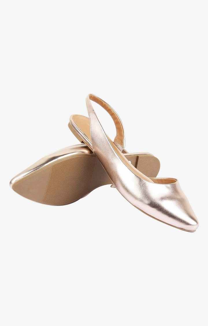 Kalii Gold Closed Flats & Ballerinas