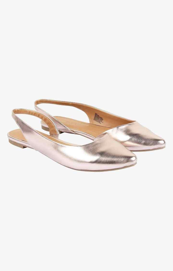 Kalii Gold Closed Flats & Ballerinas