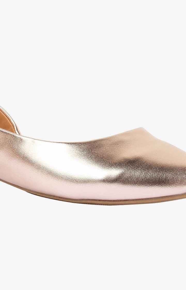 Kalii Gold Closed Flats & Ballerinas