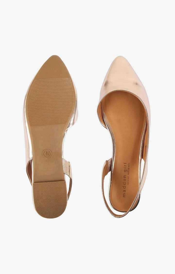 Kalii Gold Closed Flats & Ballerinas