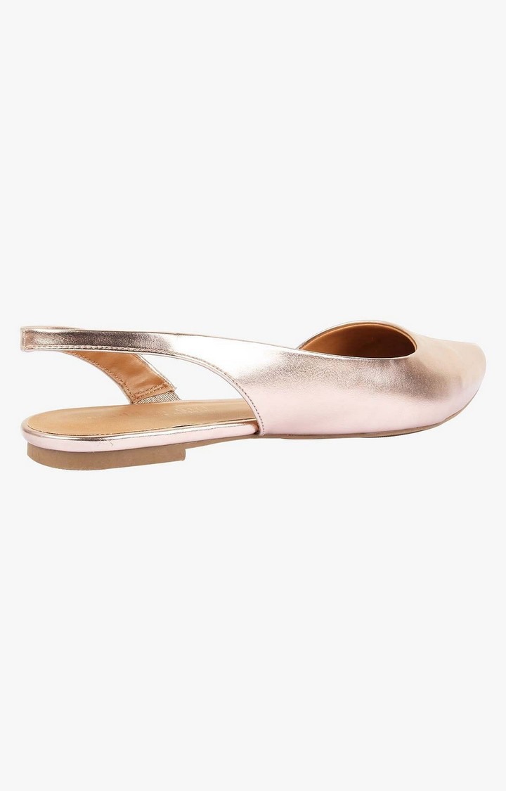 Kalii Gold Closed Flats & Ballerinas