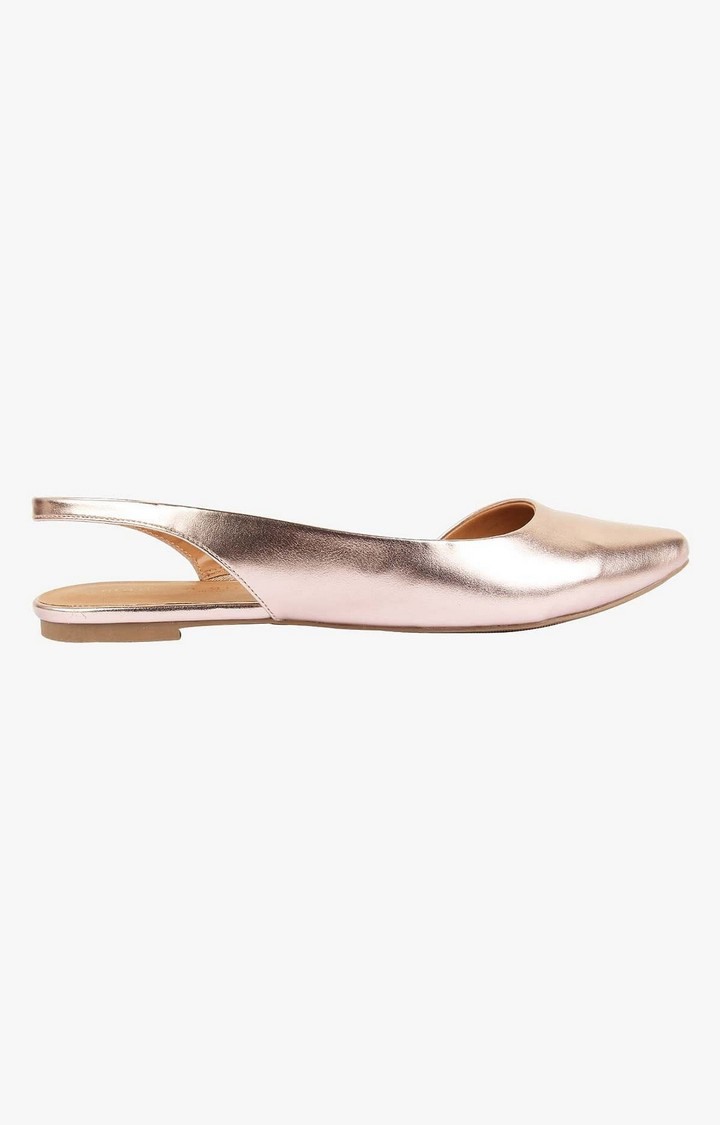 Kalii Gold Closed Flats & Ballerinas