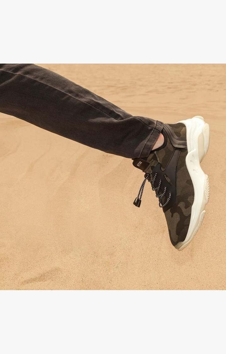 Isles Black Sneakers