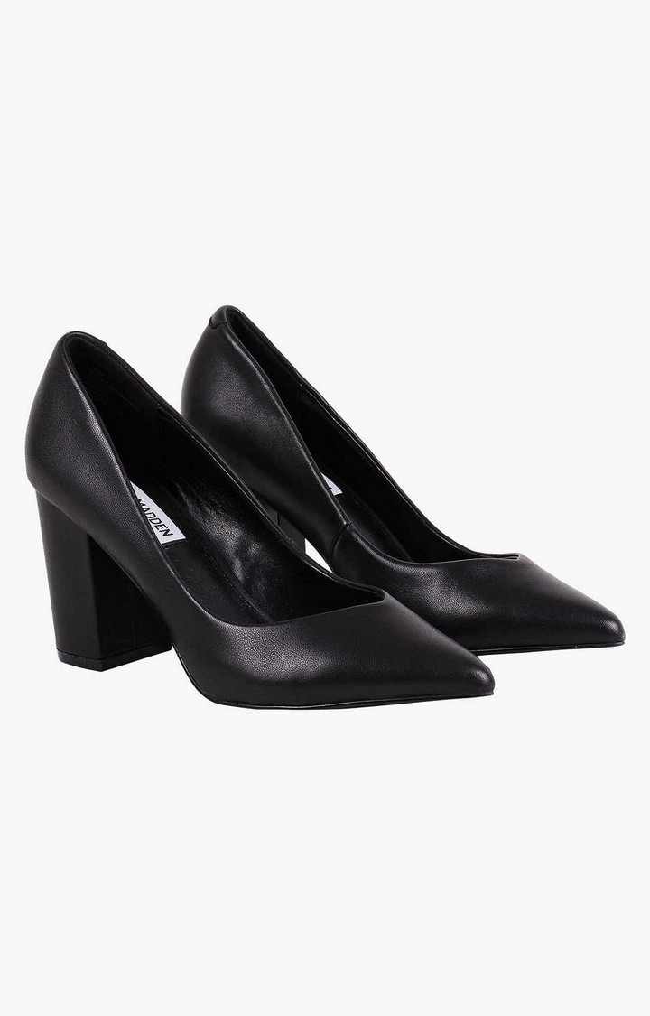 Portrait Black Pumps