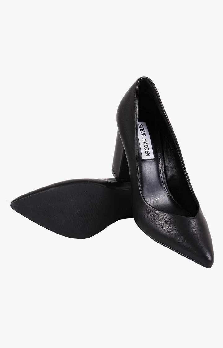 Portrait Black Pumps