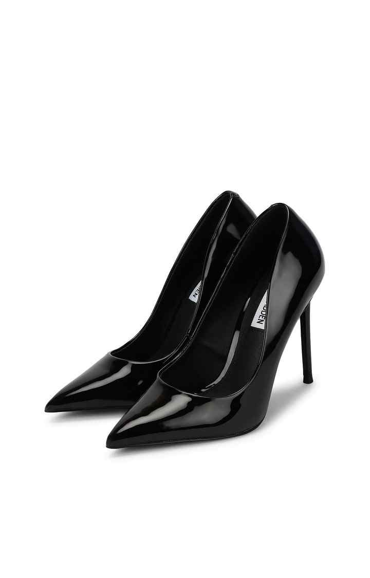 Vala Black Pumps