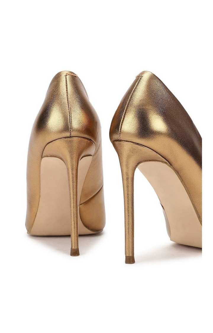 Vala Metallic Pumps