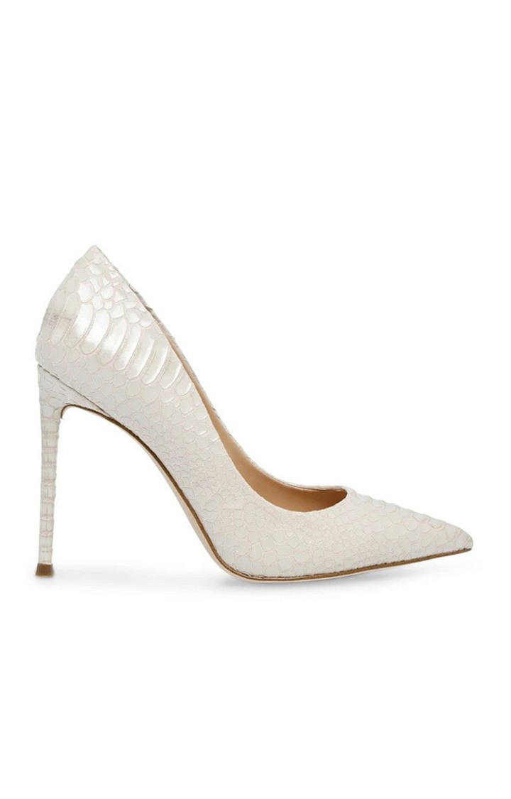 Vala White Pumps