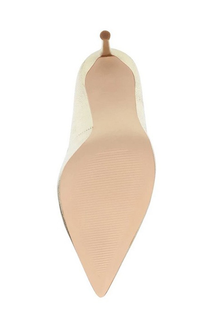 Vala White Pumps