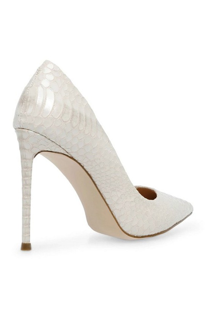 Vala White Pumps