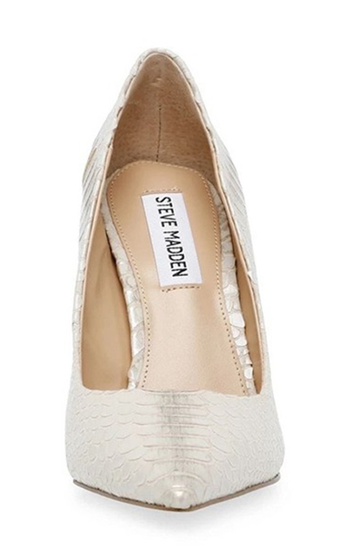 Vala White Pumps