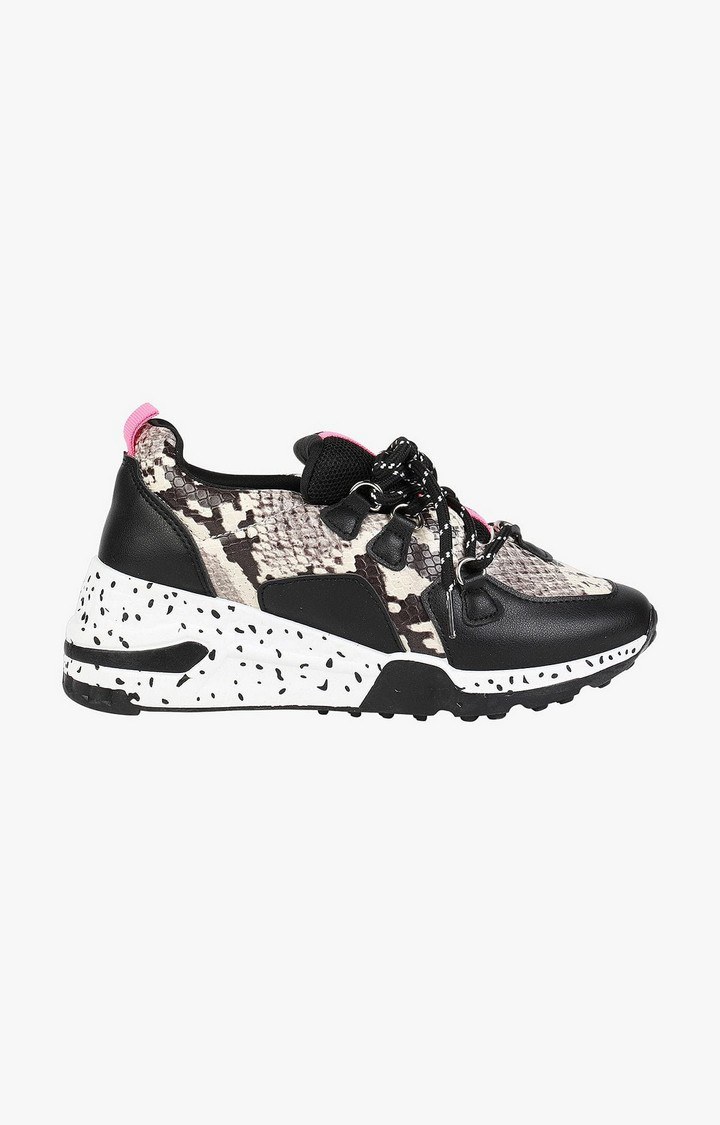 Akima Black Sneakers