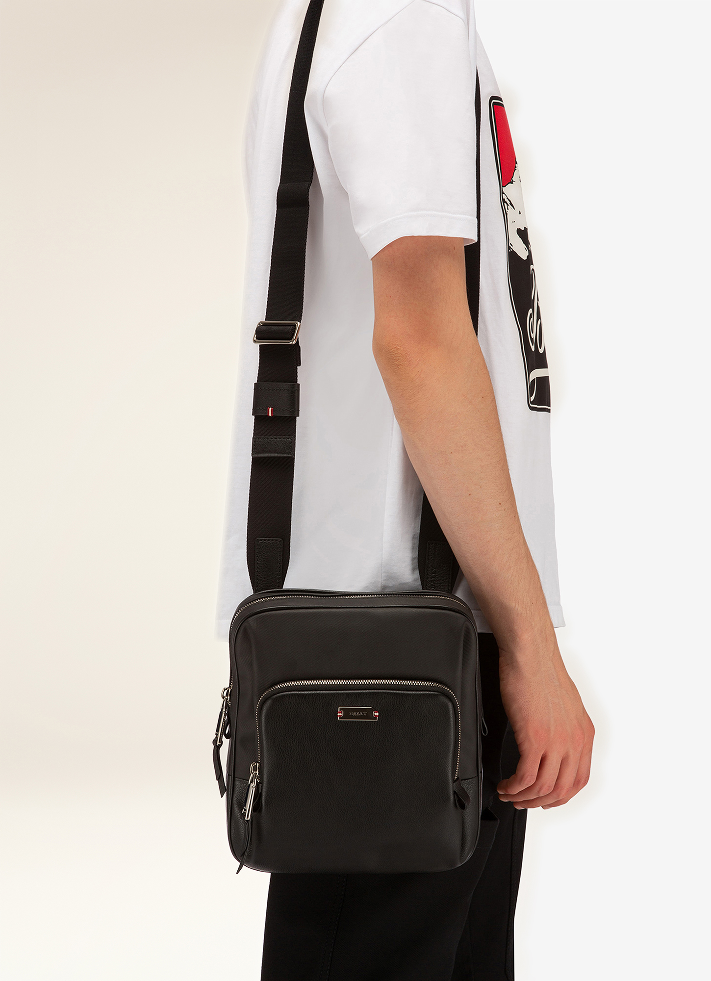 Visso Cross Body Bag