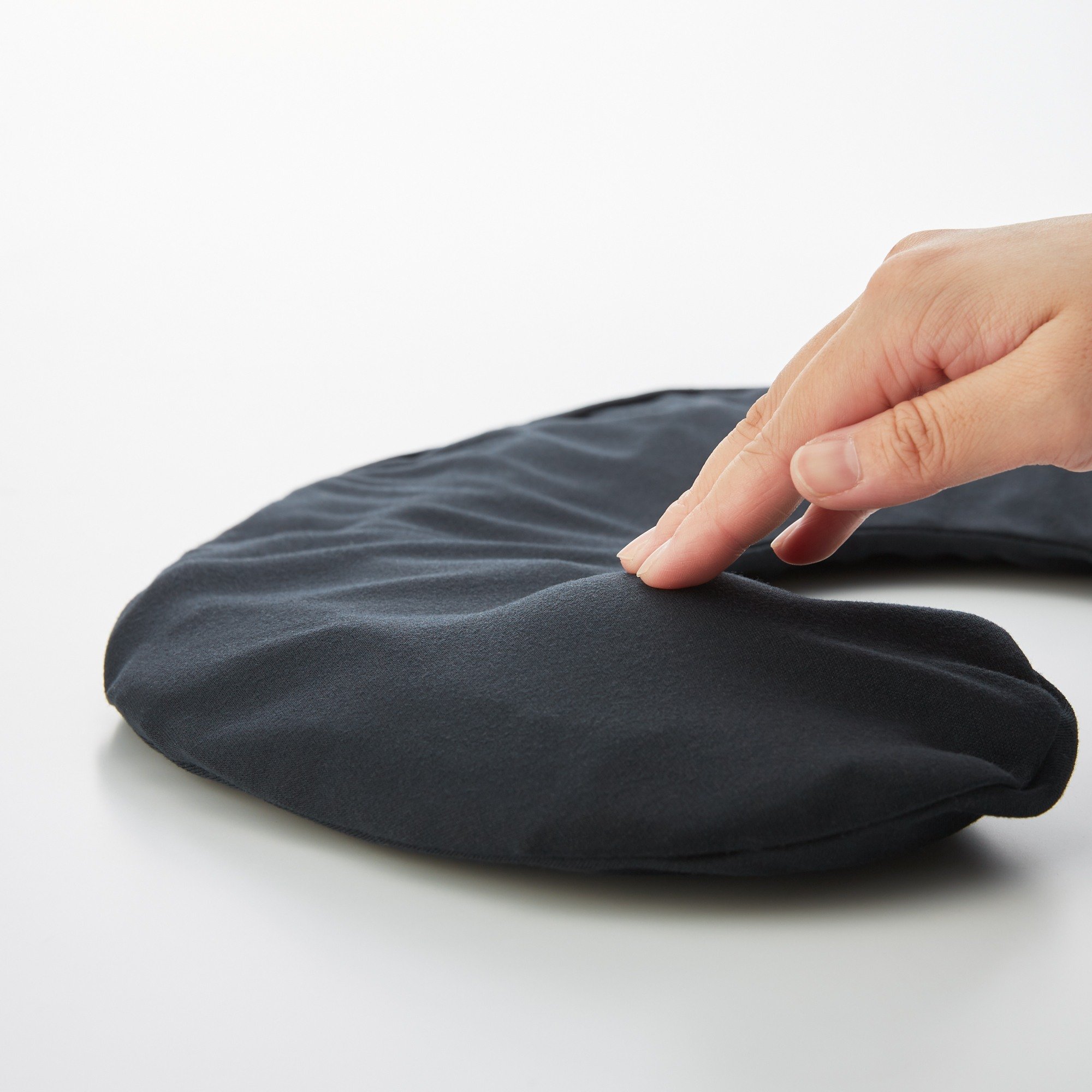 POLYESTER PORTABLE NECK CUSHION
