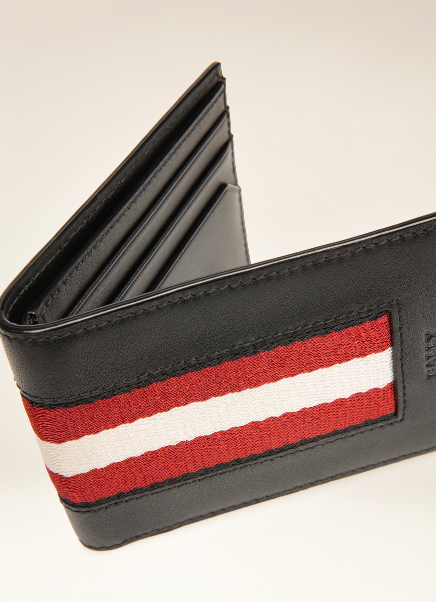 Bevye Leather Wallet In Black